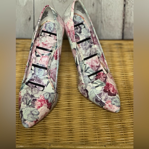 Elle Floral Pastel Watercolor Pointed Toe Heels 7.5 - Picture 2 of 4
